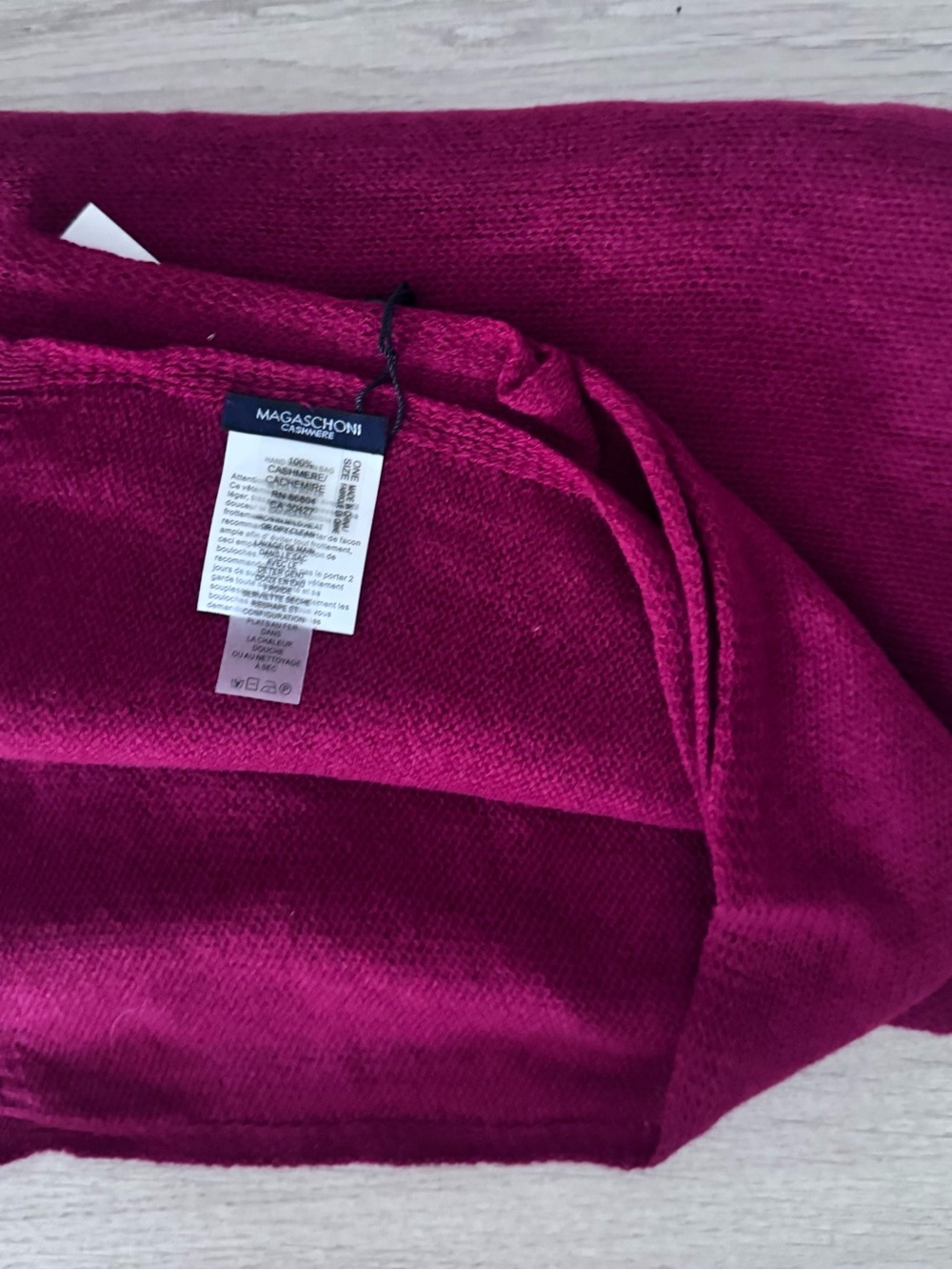 NWT Magaschoni 100% Cashmere Knit Scarf Wrap Shawl Crimson Red One Size
